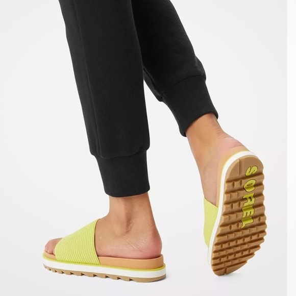 Sorel neon yellow Bolt, Gum, Roaming Easy Slide Sandals, Sizes 6.5 - Picture 1 of 8